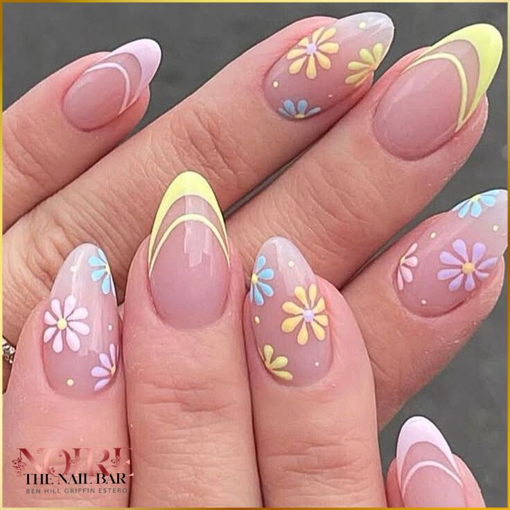 French tips with daisies design